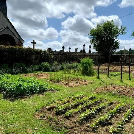La Cour De L'eglise Saint Germain la campagne