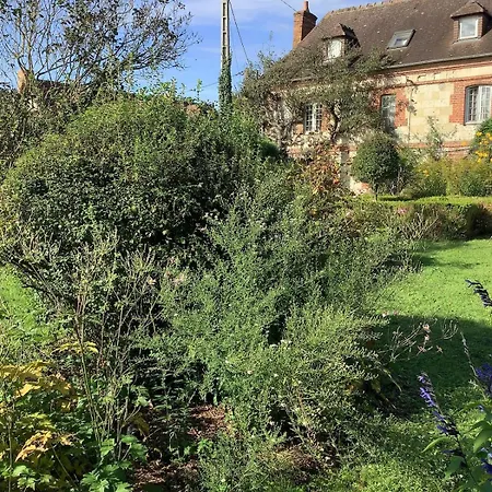 La Cour De L'eglise 3*