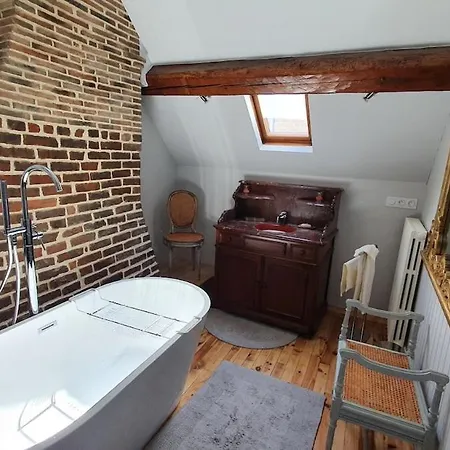 La Cour De L'eglise 3*