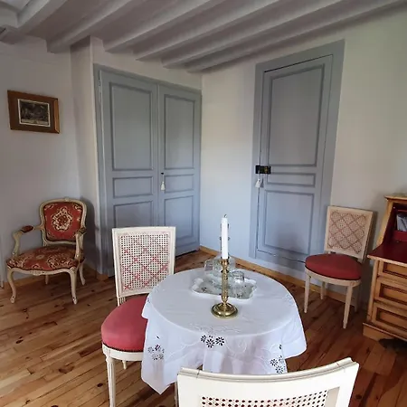 Bed and Breakfast La Cour De L'eglise 3*
