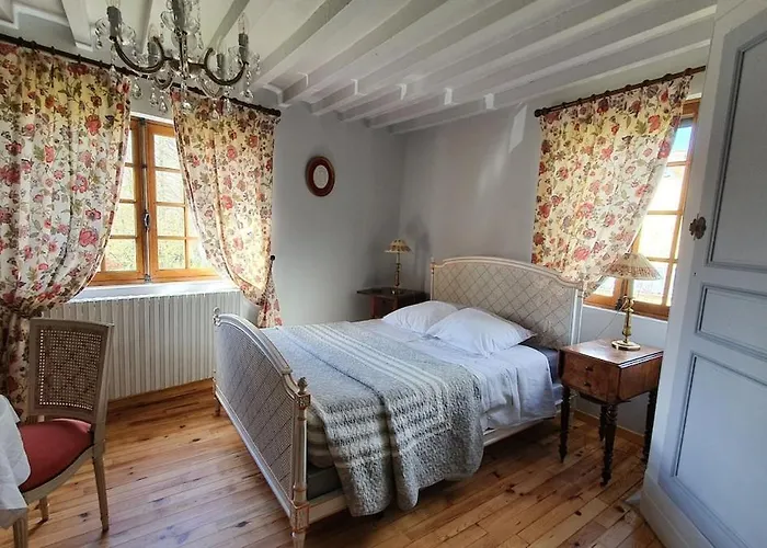 La Cour De L'eglise 住宿加早餐酒店 3*