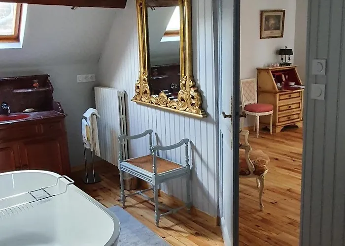 La Cour De L'eglise 3* Saint Germain la campagne